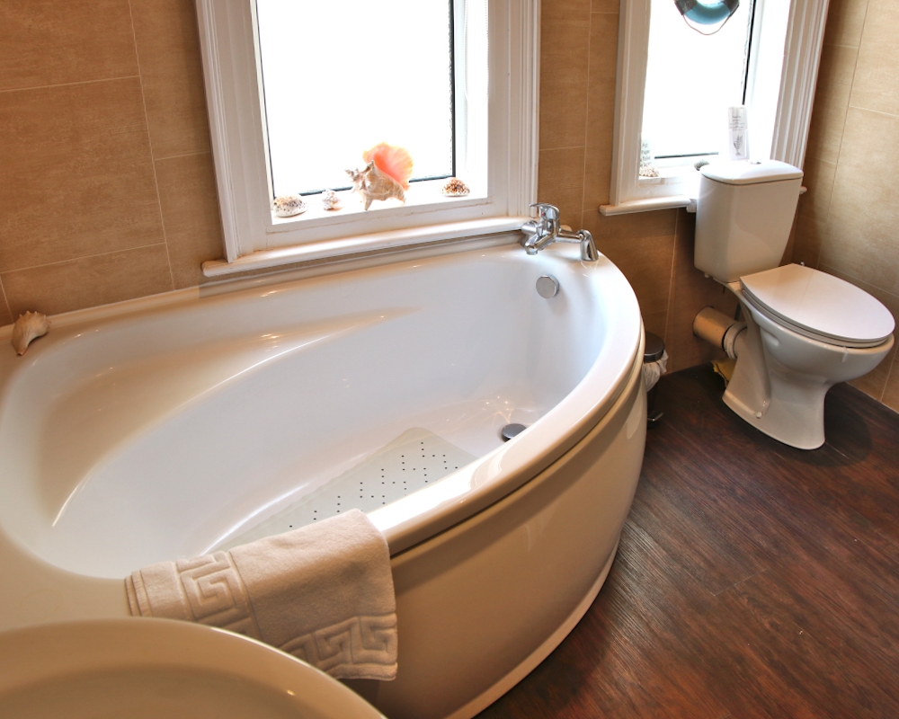 This the bathroom of the King-size ensuite bedroom. This the bathroom of the King-size ensuite bedroom.